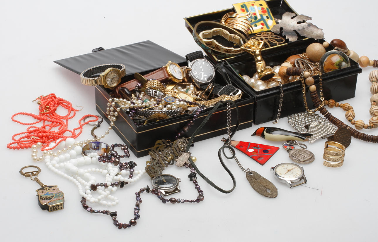 BIJOUTERIER samt ARMBANDSUR, 1900-2000-tal.