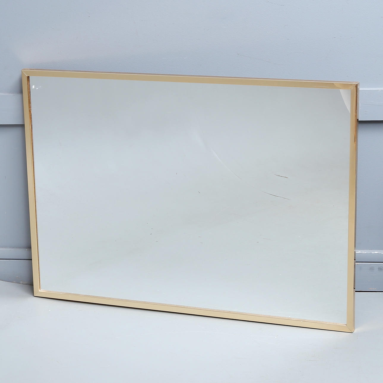 ESPEJO, marco de latón, años 2000.