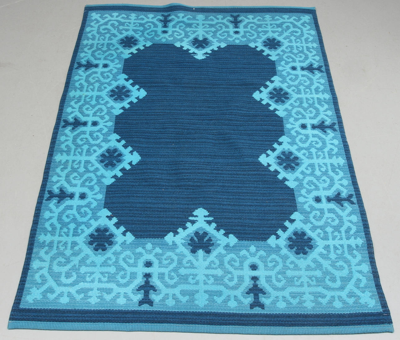 MATTA, rölakan, monogramsignerad BW, möjligen Berit Woelfer, ca 186x135 cm.