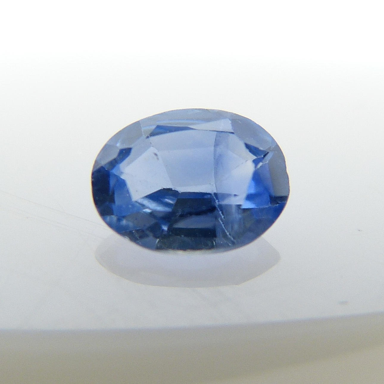 0,48 CT BLÅKLINT BLÅ SAFIR.