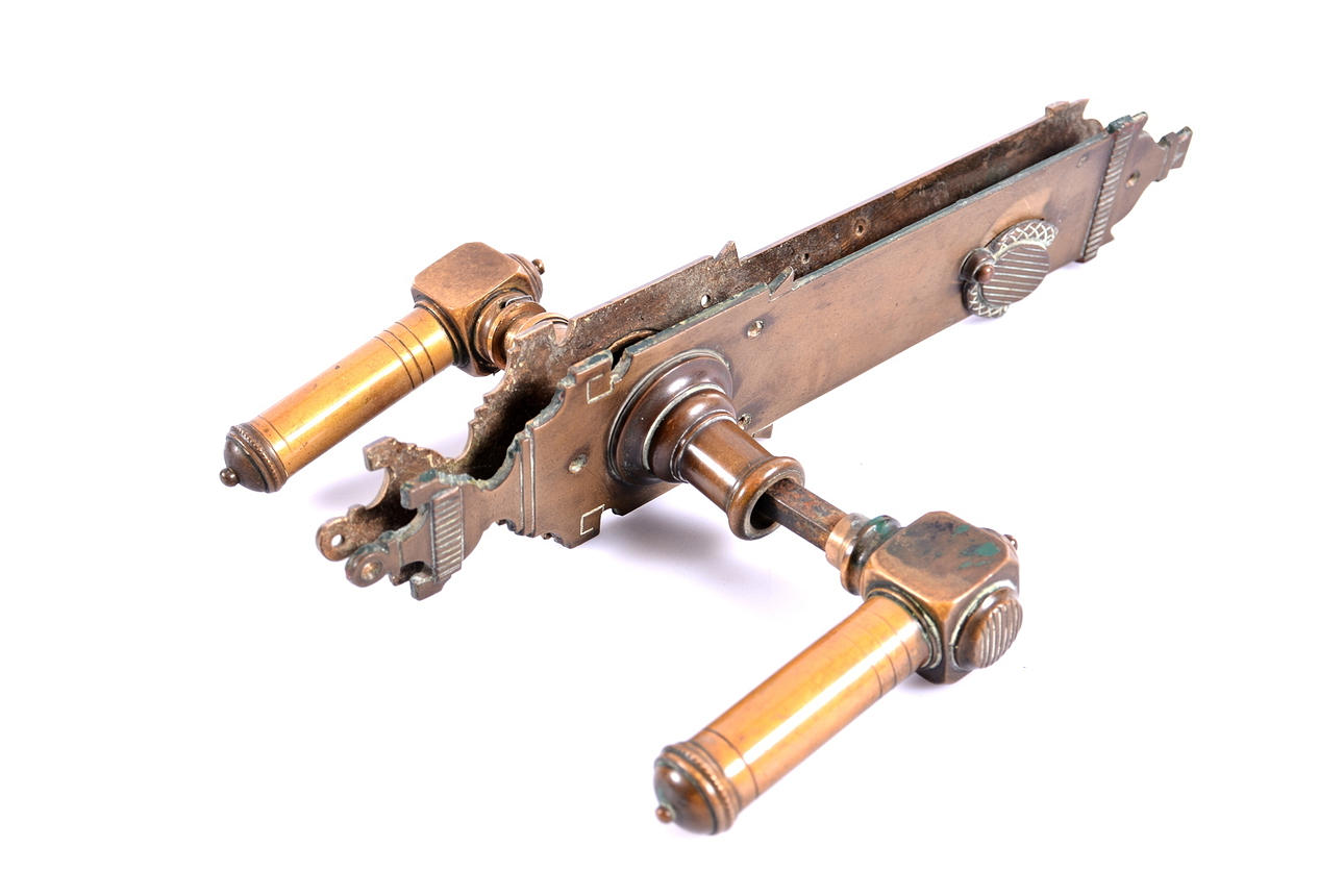 DÖRRHANDTAG, mässing, 1800-tal.