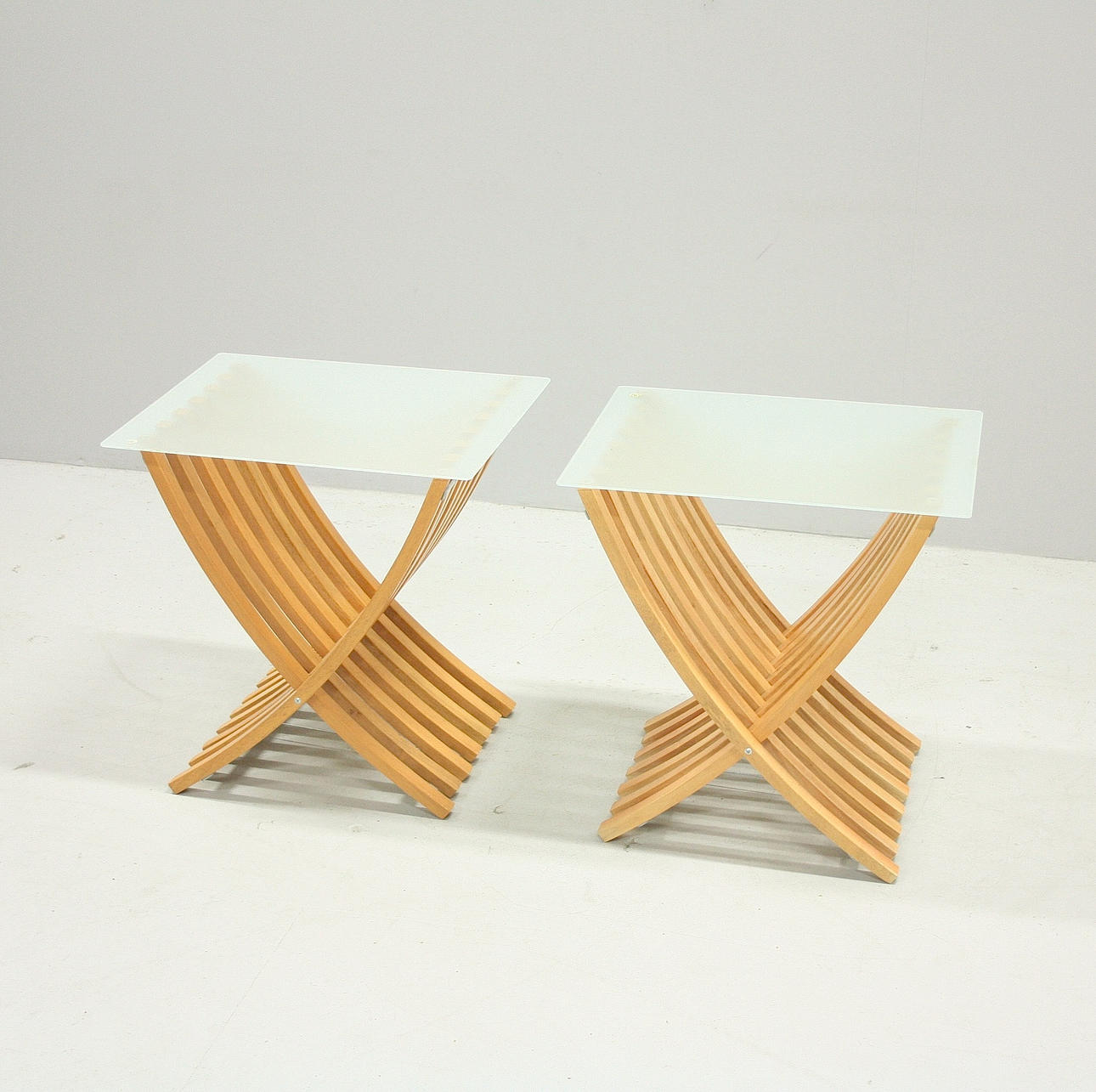 BED TABLE/SIDE TABLE IKEA, contemporary.