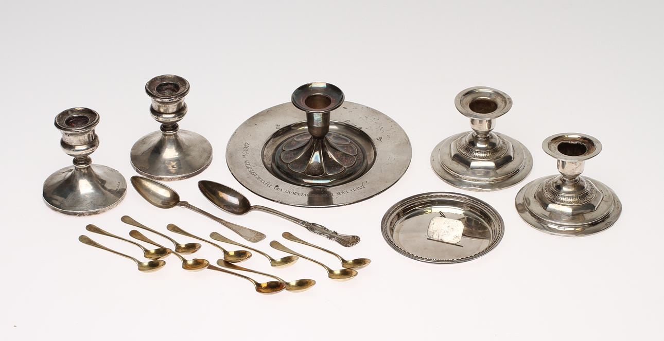 PARTI SILVER, bland annat fat, skedar. Tot vikt 328g + 5 ljusstakar, ovägda.