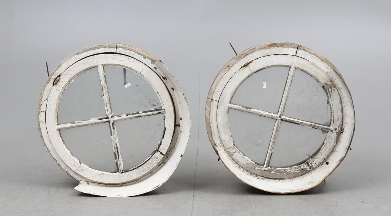 FÖNSTER, runda, ett par, 1900-talets första hälft.