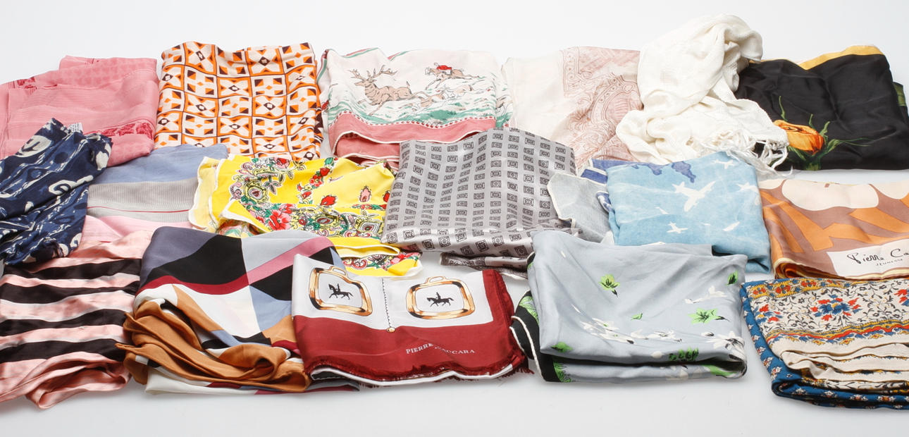 SCARVES, 17 st, bl.a. Pierre Cardin och Pierre Baccara, 1900-tal.