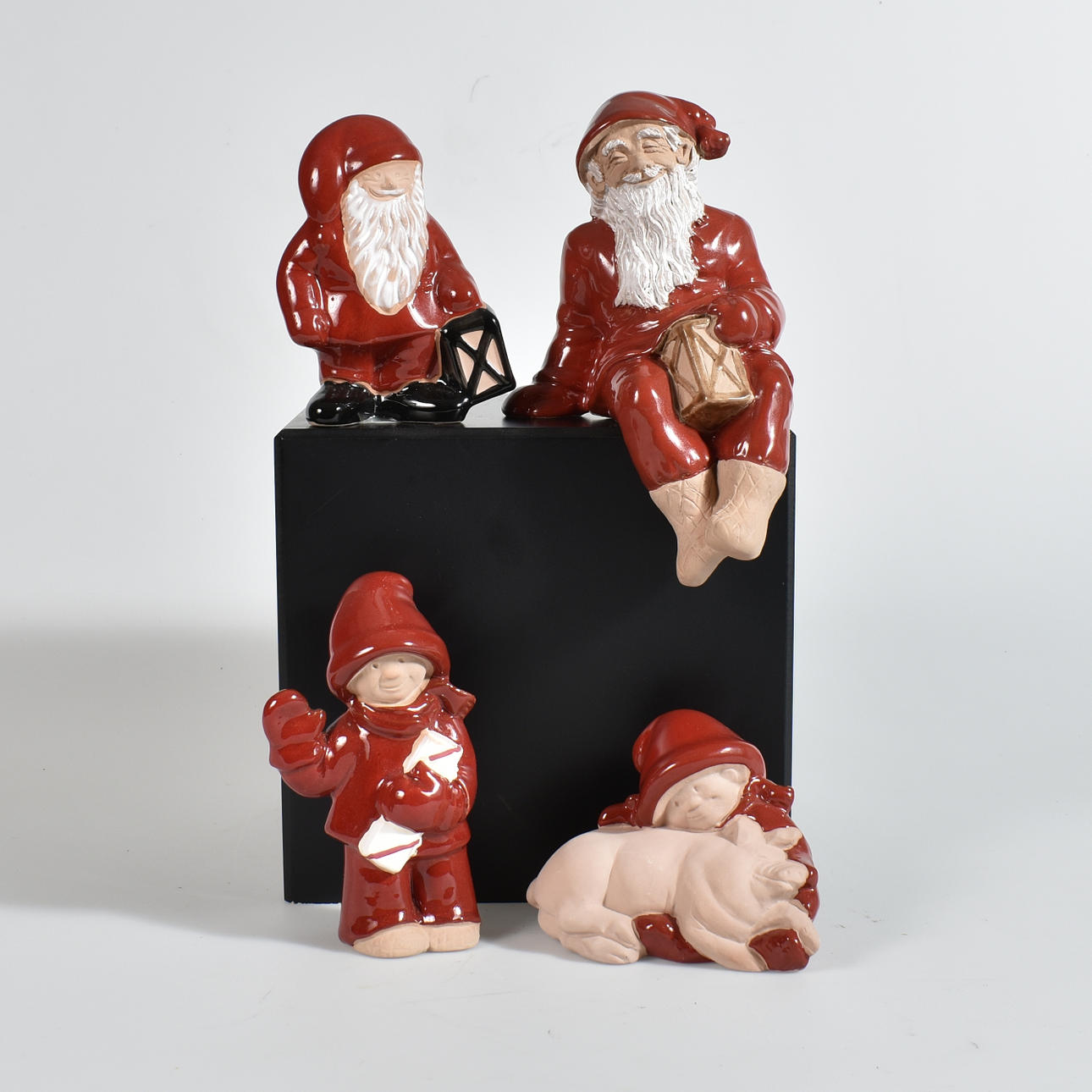 FIGURINER, JIE, 4 st tomtar, keramik.