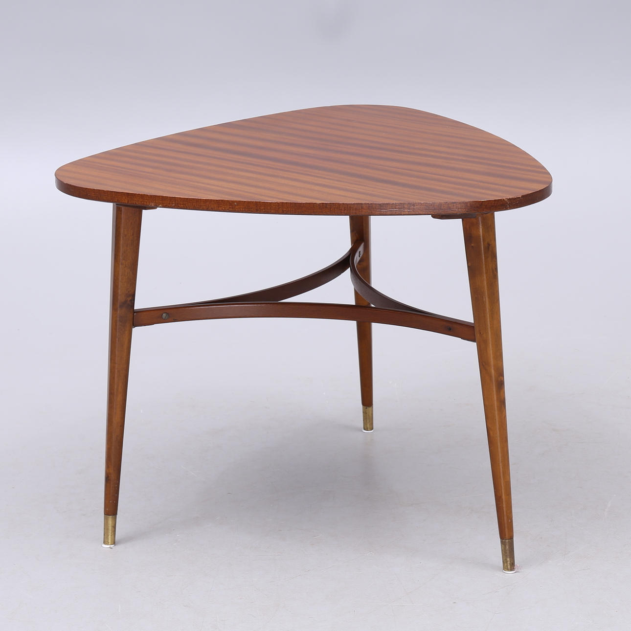 COFFEE TABLE, 3-sided, mahogany, mid-20th century.