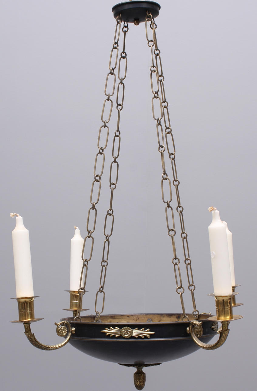 TAKLJUSAMPEL, svart metall, 4 ljushållare, ekollonknopp.