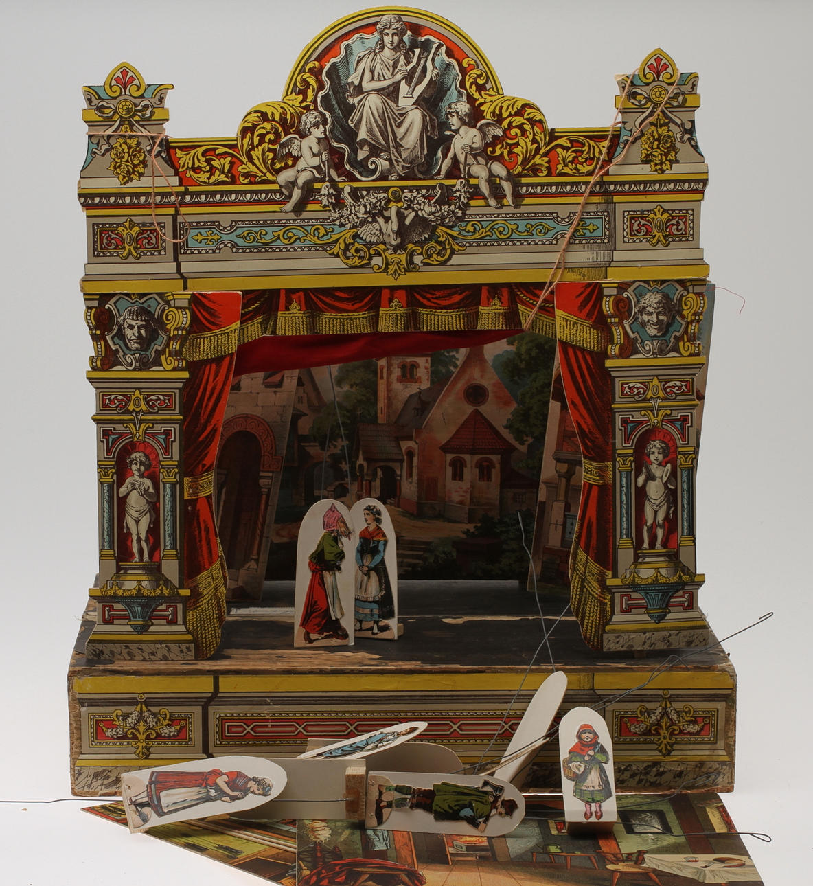 DOCKTEATER MED RIDÅ OCH KULISSER.