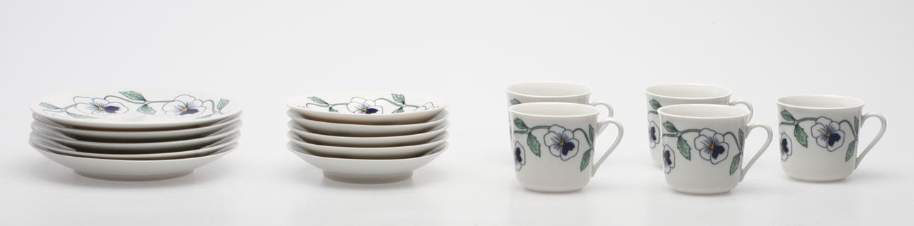 KAFFEKOPPAR med FAT o ASSIETTER, 10 delar, "Sylvia", Sylvia Lechovius, Rörstrand.