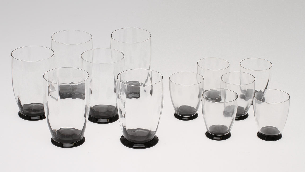 GLASSERVIS, 12 delar, Art Deco samt GLÖGGSERVIS, 11 delar, glas, Johansfors .