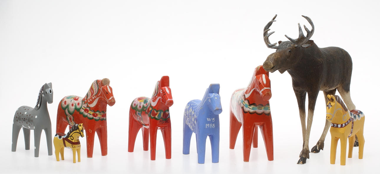FIUGRINER, 8 st, bemålat trä, Älg samt Dalahästar, 1900-tal.