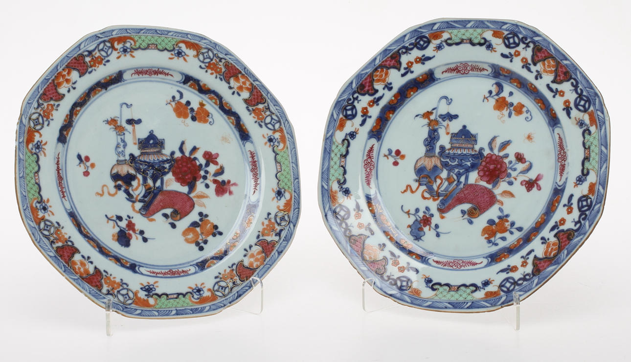 TALLRIKAR, 2 st, porslin, Kina.