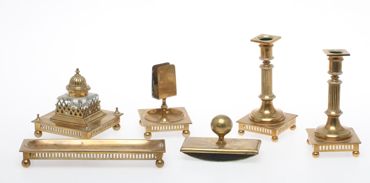 SKRIVBORDSUPPSATS, 6 delar, mässing, Gusum.