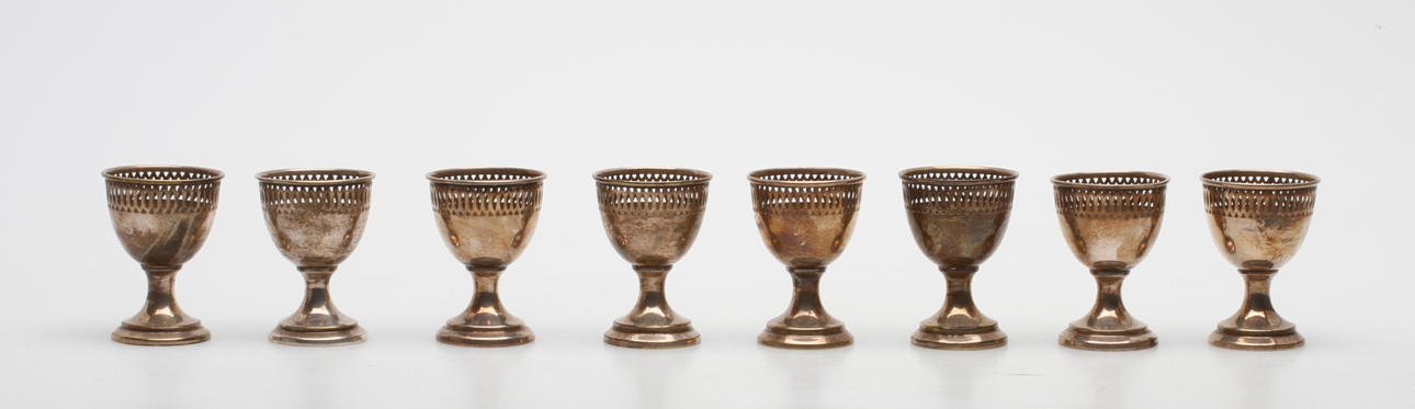 ÄGGKOPPAR, 8 st, nysilver, 1900-talets första hälft.