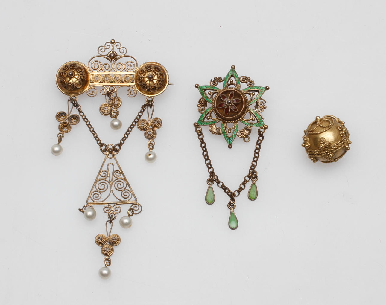 BROSCHER samt HÄNGE, silver, Norge, 1900-tal.