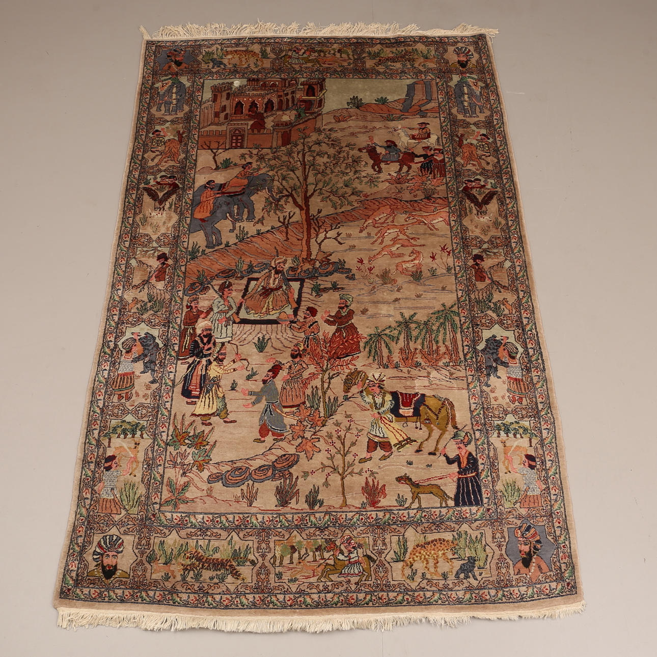 CARPET, Täbriz, figural, 230 x 145 cm.