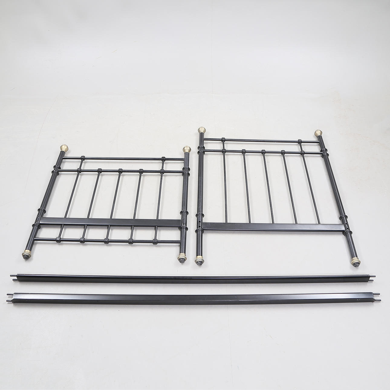 SÄNGRAM, metall, ca 1900.