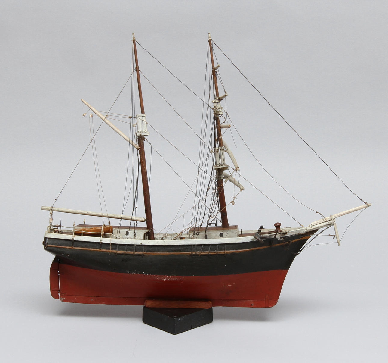 BÅTMODELL, trä, tvåmastad, "Gerda Onsala", tidigt 1900-tal.