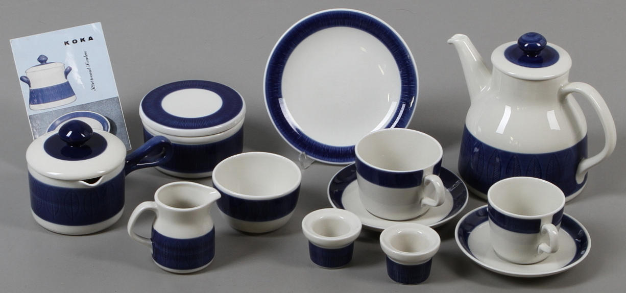 TE- och KAFFESERVISDELAR, ca 34 delar, fältspatporslin, "Koka blå", design Hertha Bengtson, Rörstrand.