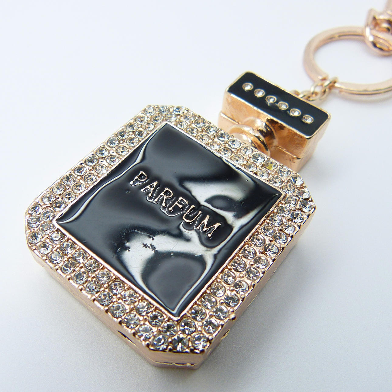 STRASS ”PARFUM” NYCKELRING.