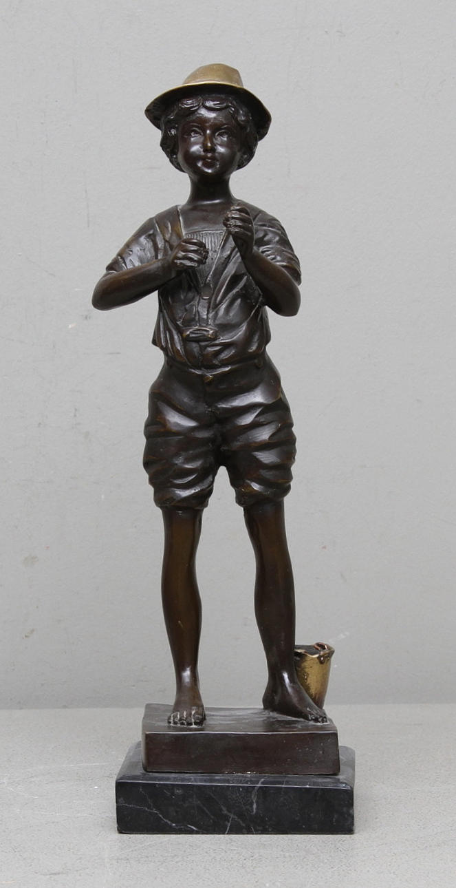 SKULPTUR, pojke, 1900/2000 tal.