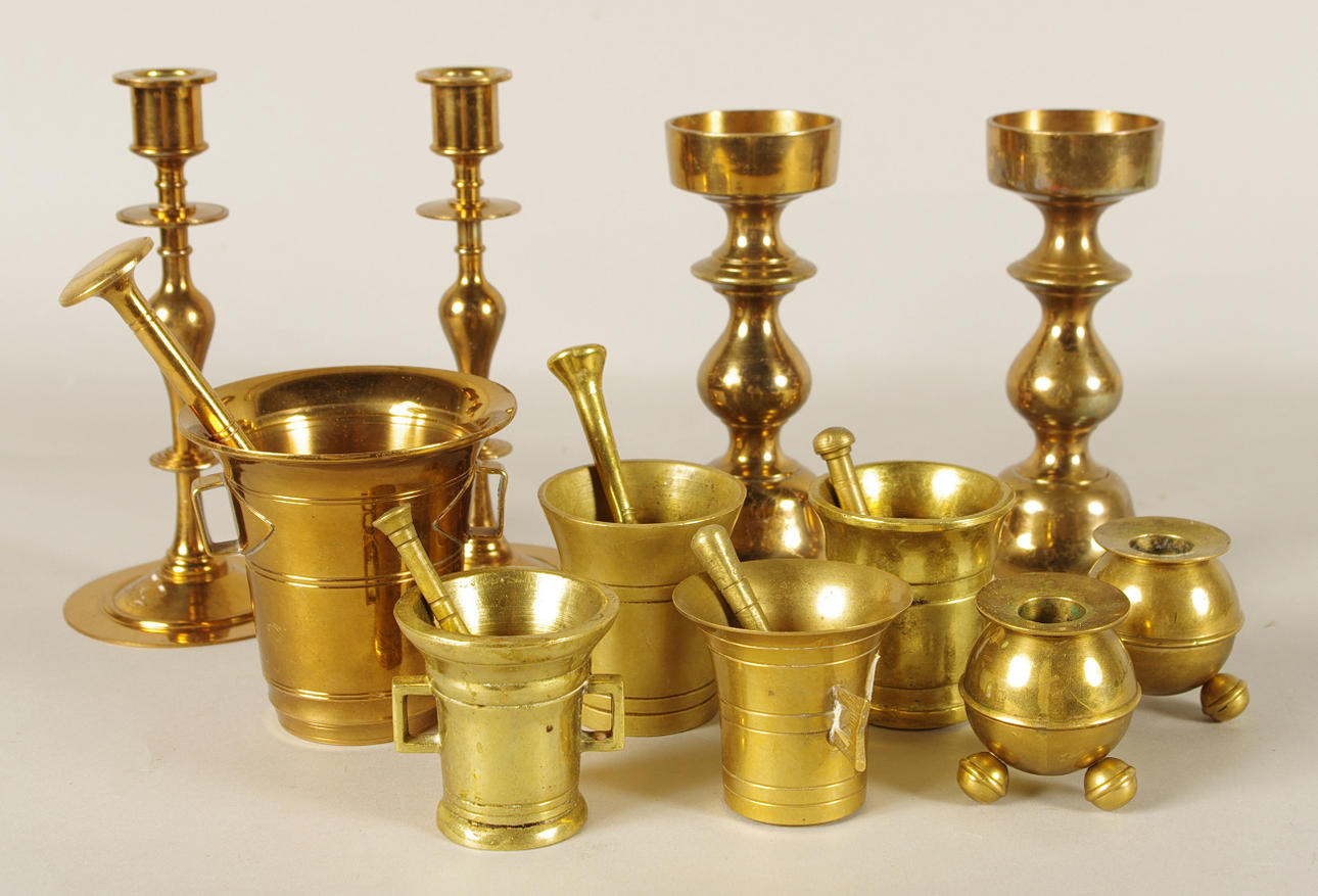 LJUSSTAKAR SAMT MORTLAR, 11 delar, mässing.