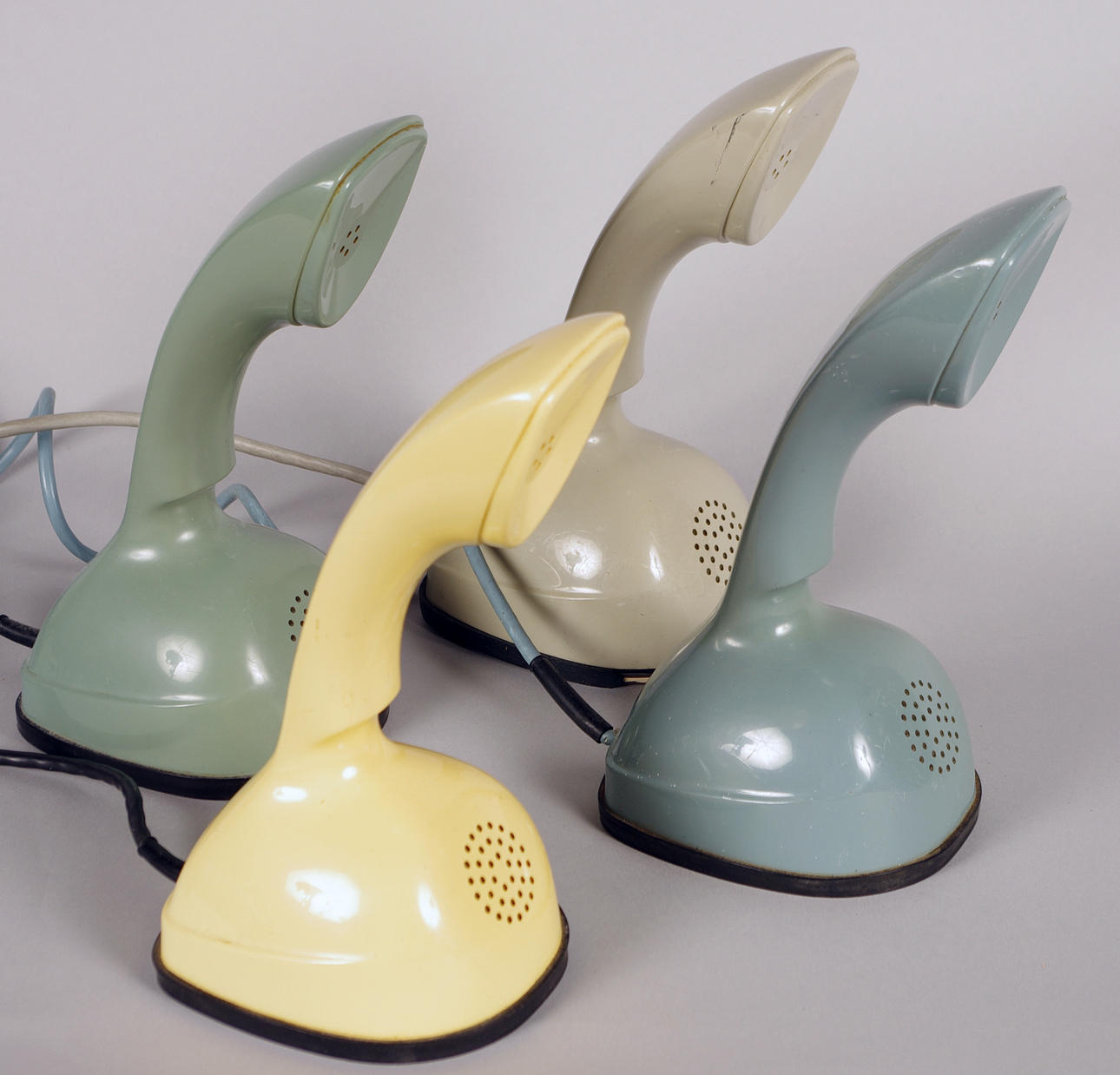 KOBRATELEFONER, 4 stycken.