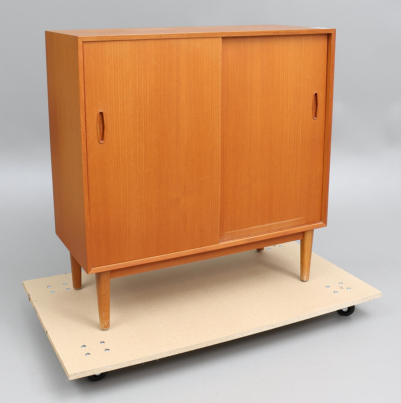 NILS JONSSON. SIDEBOARD/SKÅP, "DOMI 1", Hugo Troeds, Bra Bohag.