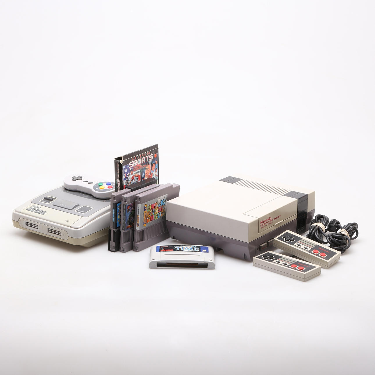 SPIELKONSOLE, 2 Stück, Super Nintendo, Nintendo NES.