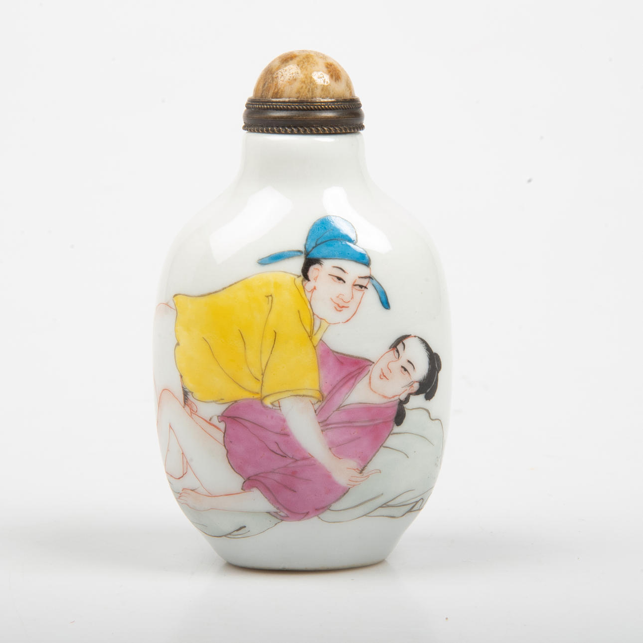 SNUFF BOTTLE, decoratively painted porcelain, China.