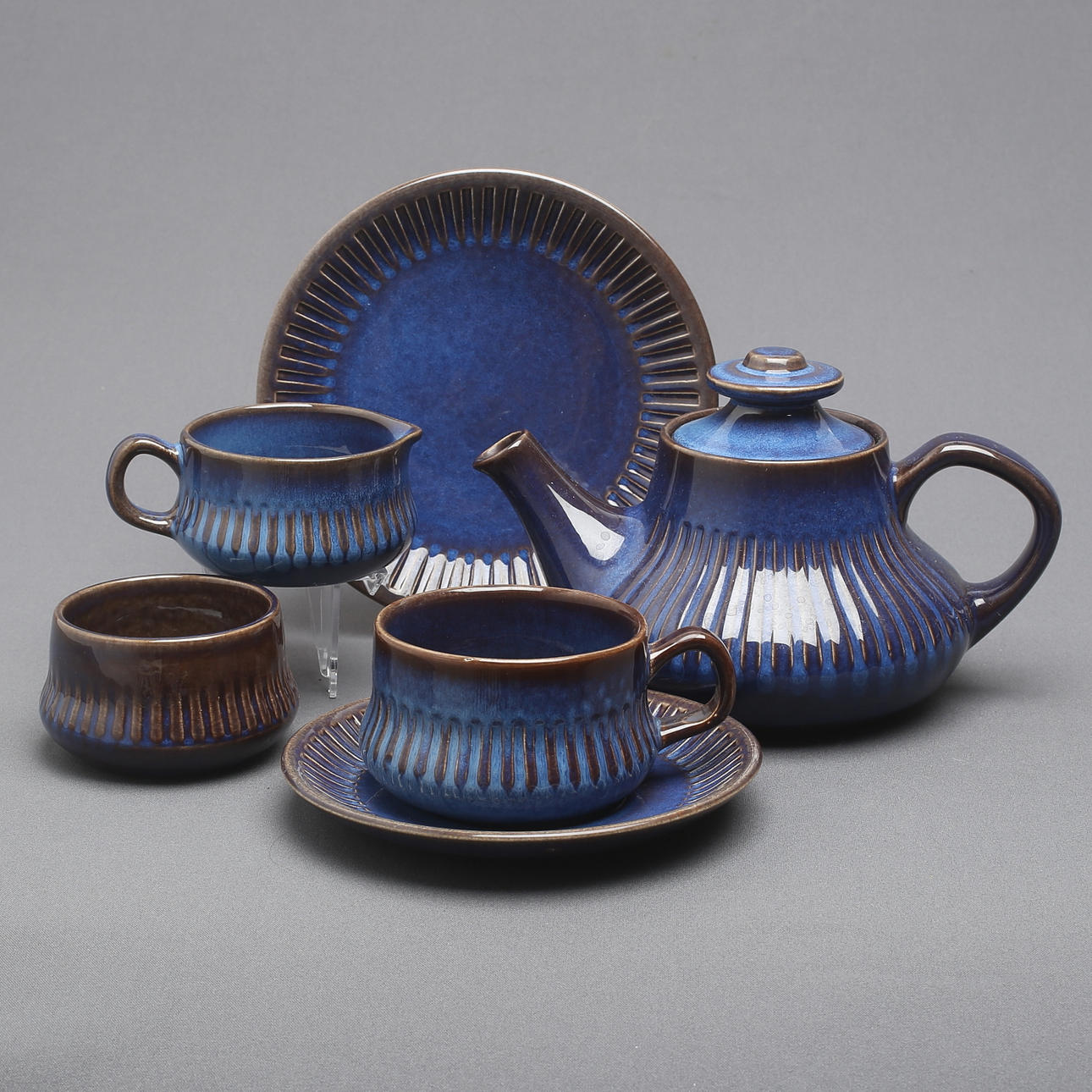 TESERVIS, 18 delar, "Kosmos", Berit Ternell, Gefle.