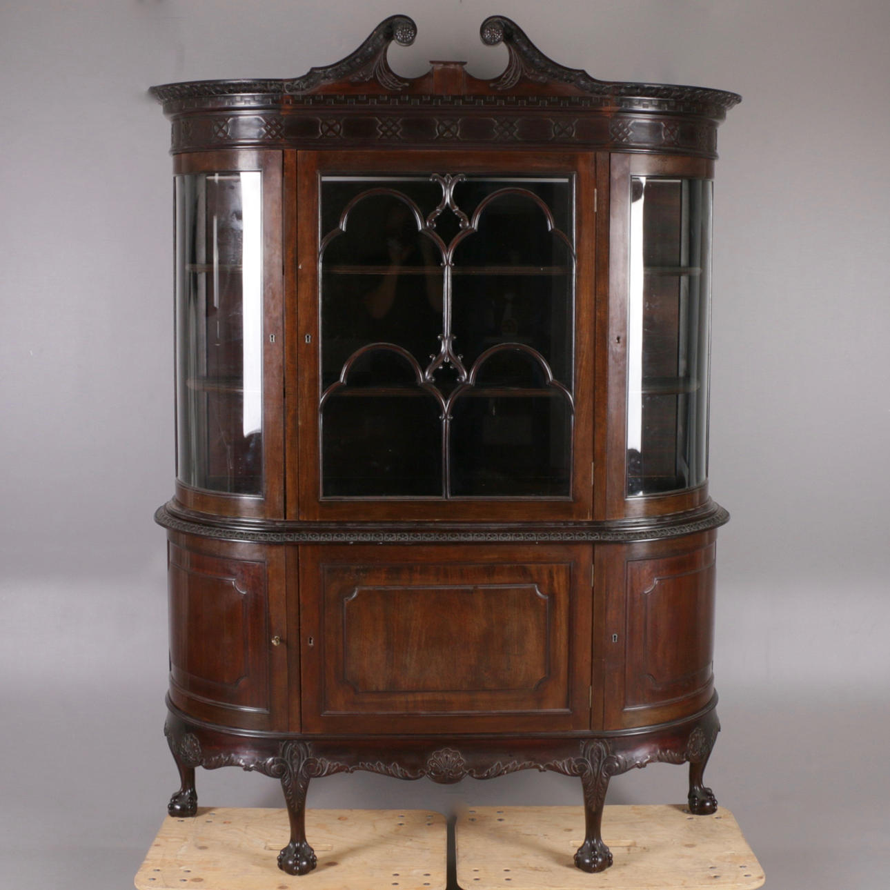 Vitrine, Chippendale, erste Hälfte des 20. Jahrhunderts.