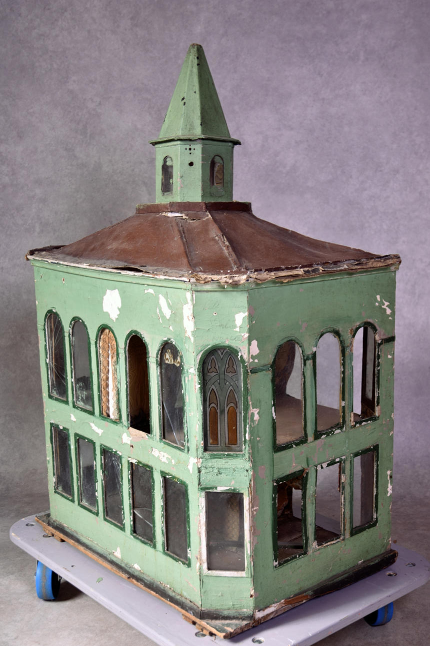 CASA DE MUÑECAS de papel maché, siglo XIX.