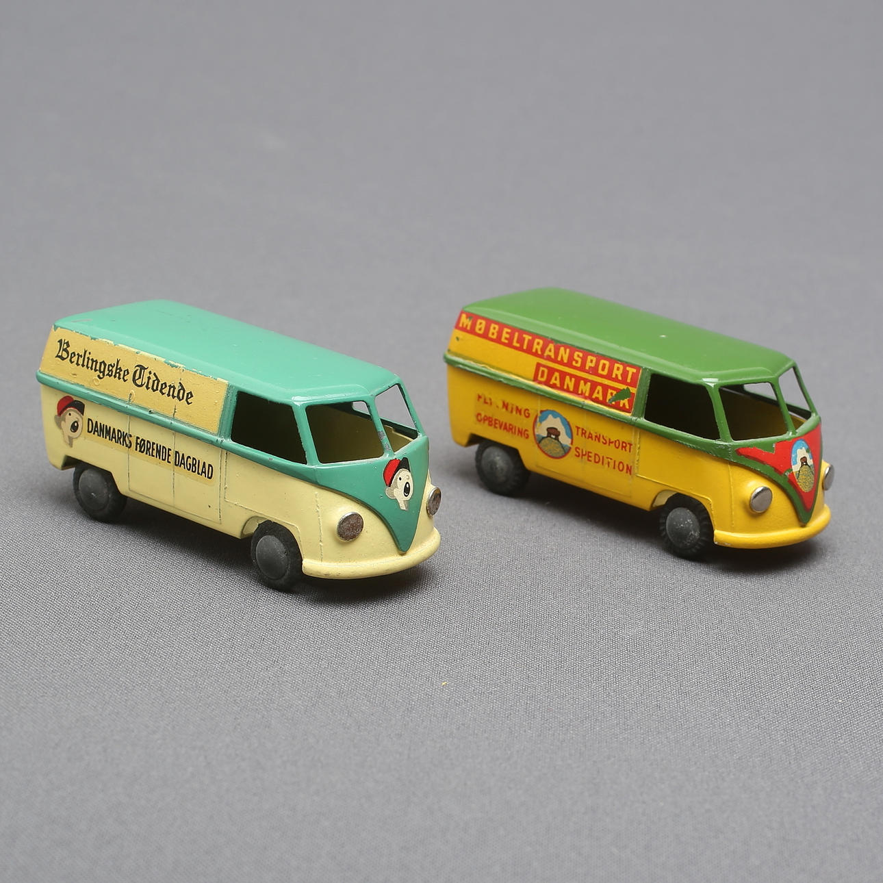 TEKNO, 2 stk, VW varevogne, type 1, "Danmarks Førenade Dagblad/Berlingske Tidende" og "Møbeltransport", nr. 413, Danmark.