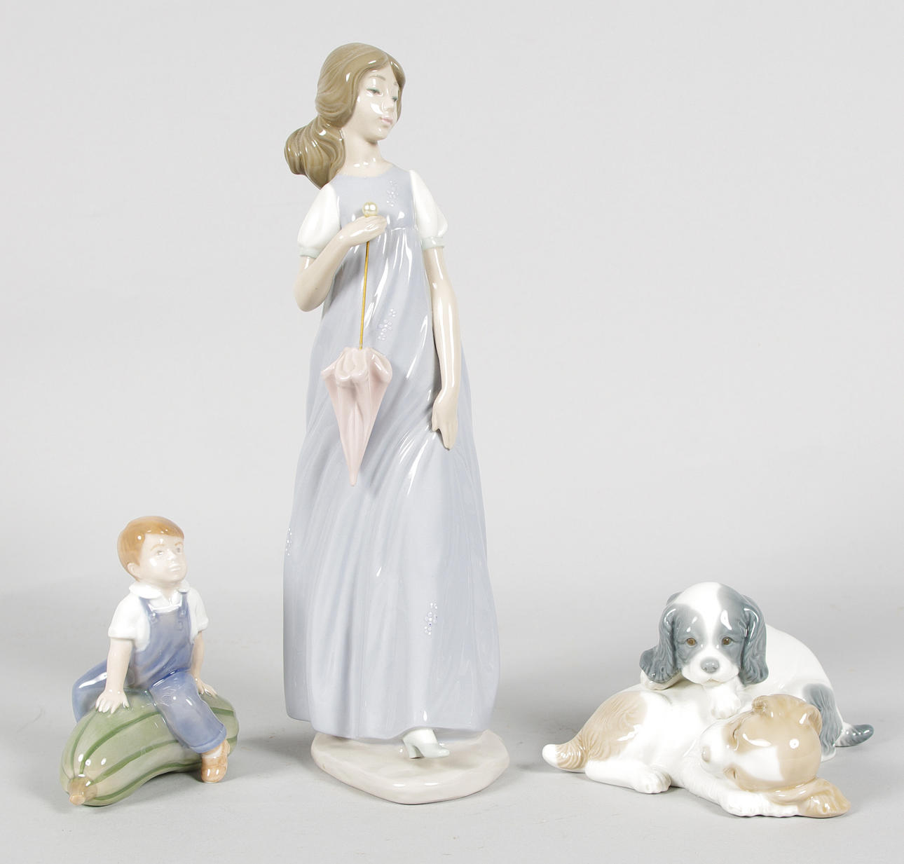 PORSLINSFIGURER, 3 stycken, Nau, Zephir samt Royal Copenhagen.