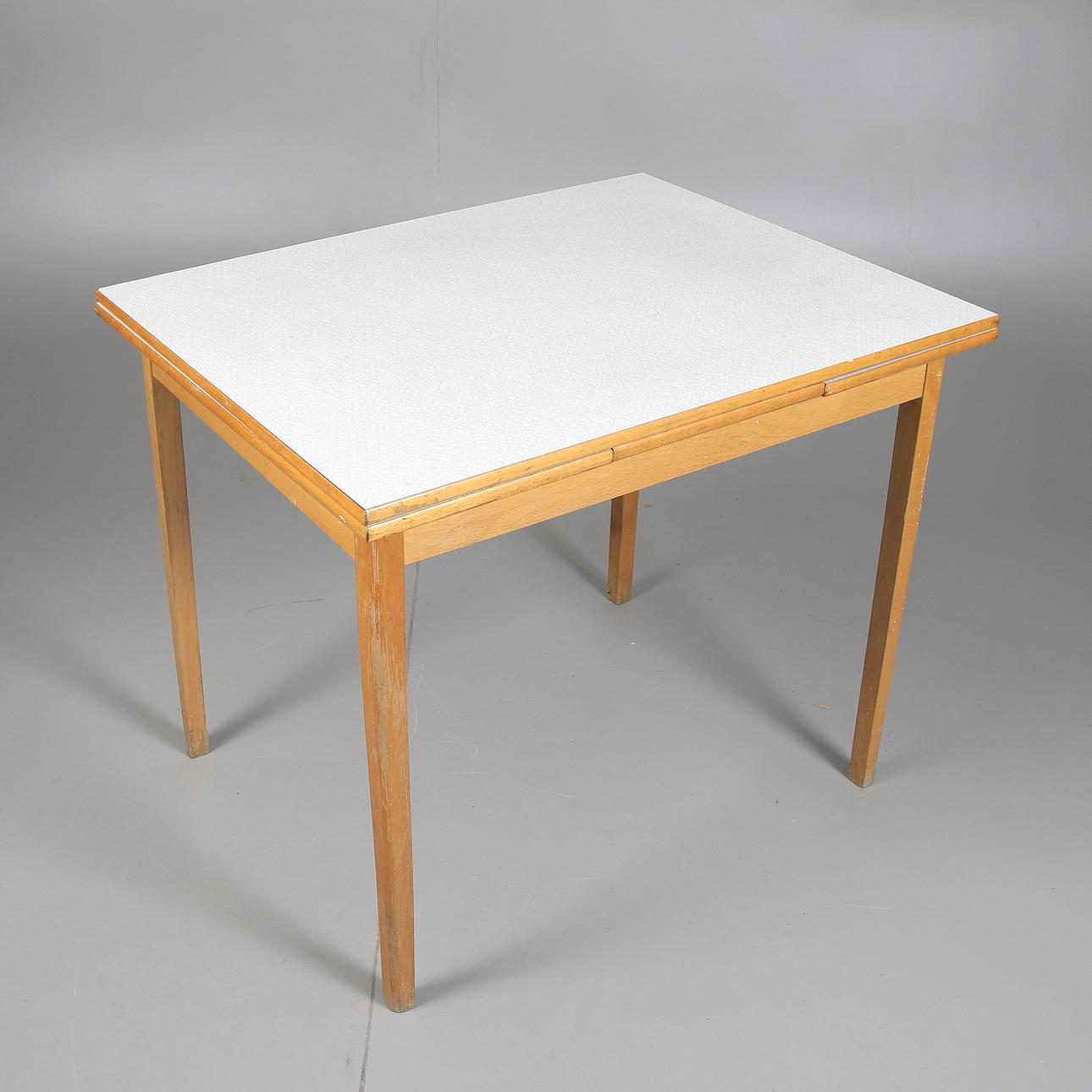 MATBORD, perstorpsplatta, "Virrvarr" 1950/60-tal.