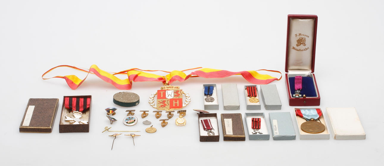 NÅLMÄRKEN samt MEDALJER, 1900-tal.