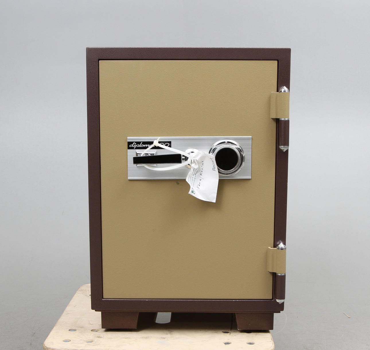 KASSASKÅP, Diplomat 100, 1900-tal.