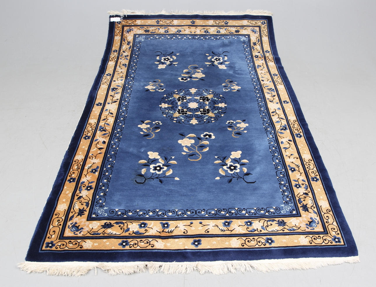 Kinamatta.152X248 cm.