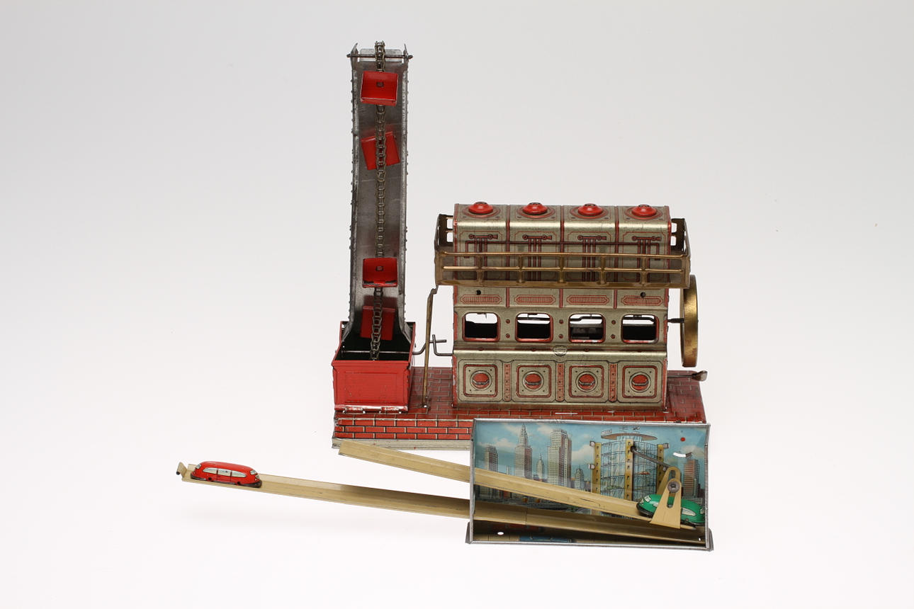 PLÅTLEKSAK DIESELMOTOR MED PATER-NOSTER-VERK OROBR GERMANY 1930-tal.