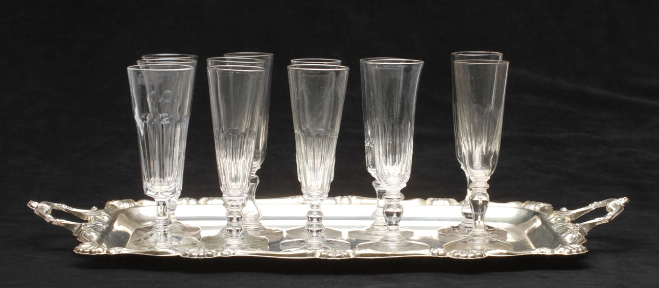 CHAMPAGNESTRUTAR samt BRICKA, 14 delar, udda modeller, 1900-tal.