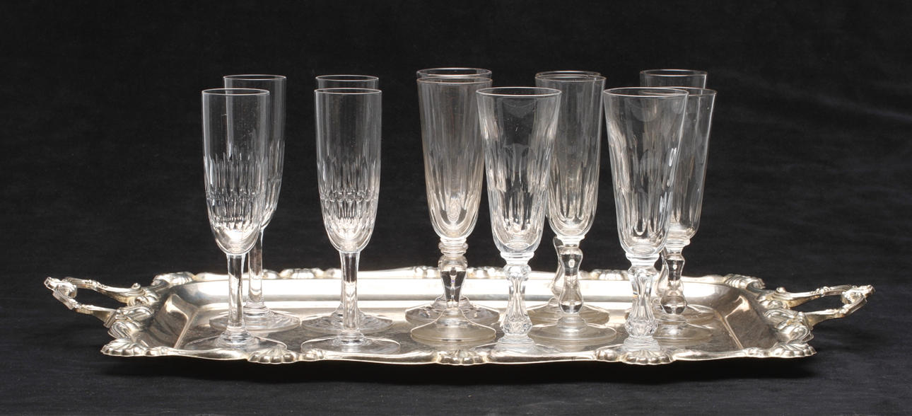 CHAMPAGNESTRUTAR samt BRICKA, 13 delar, udda modeller, 1900-tal.