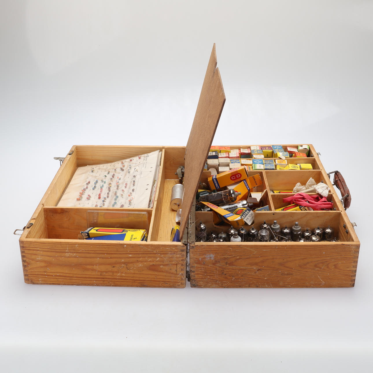 RADIO RØR i trækasse.