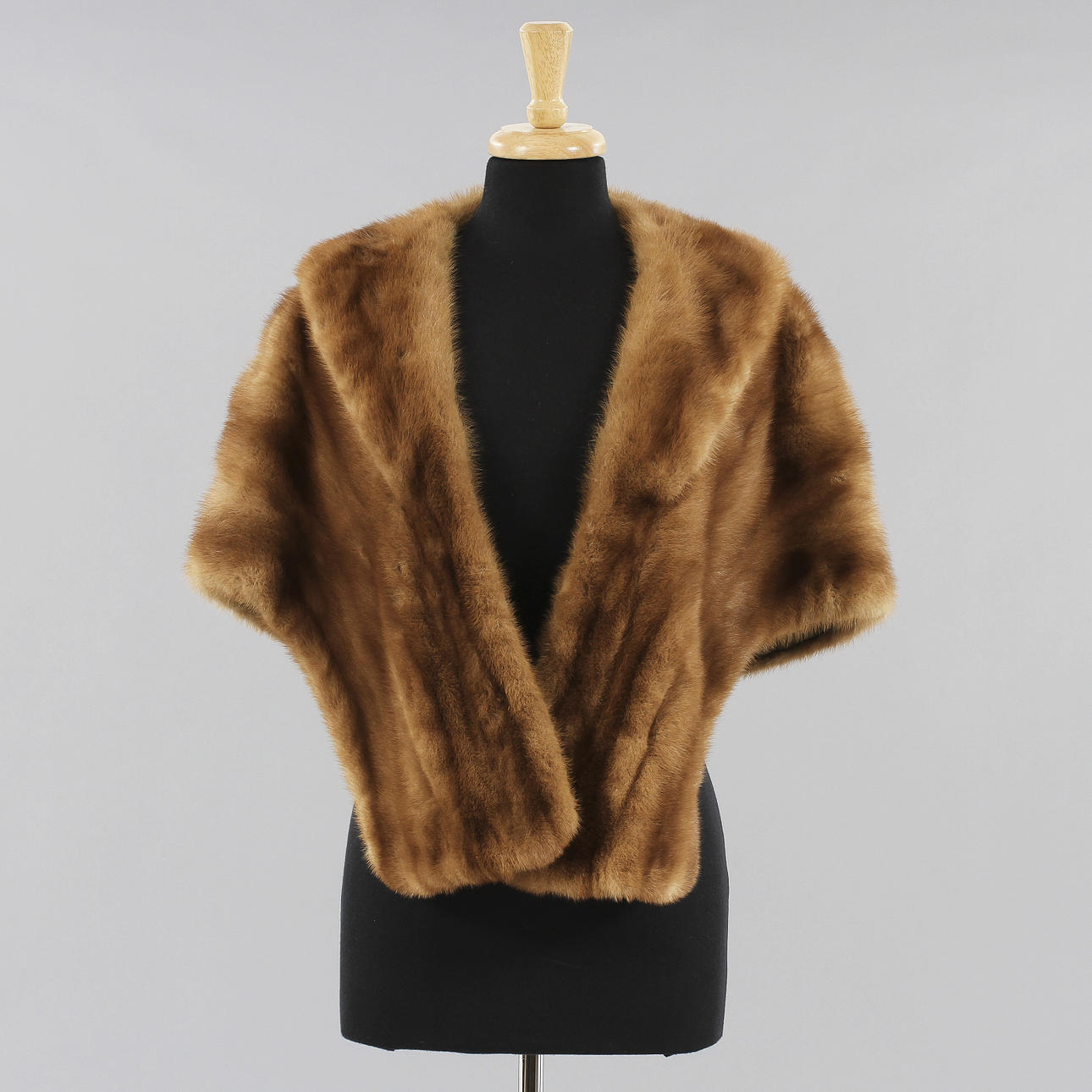 STOLA, Mink.