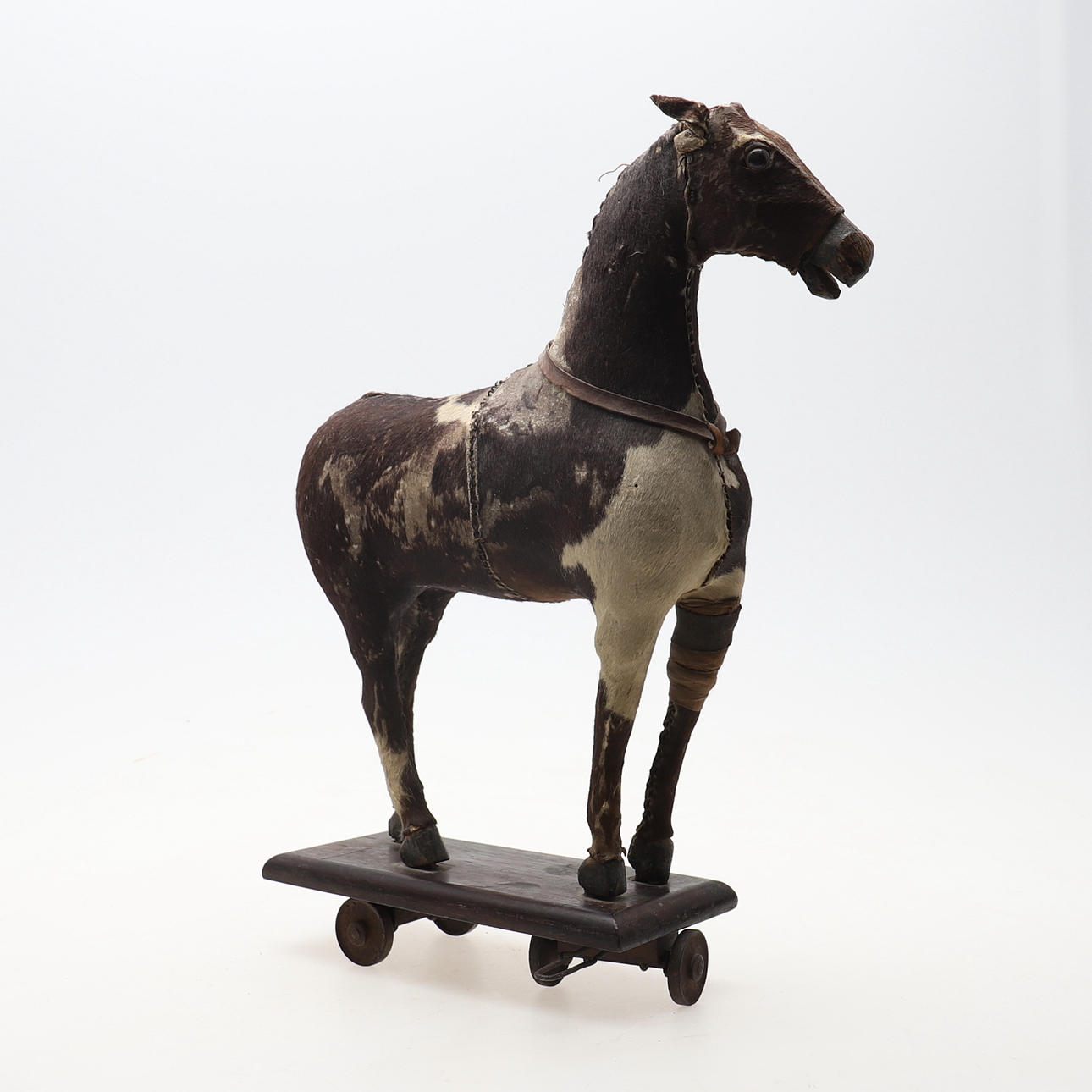 A CHILD'S PULL-ALONG HORSE TOY.