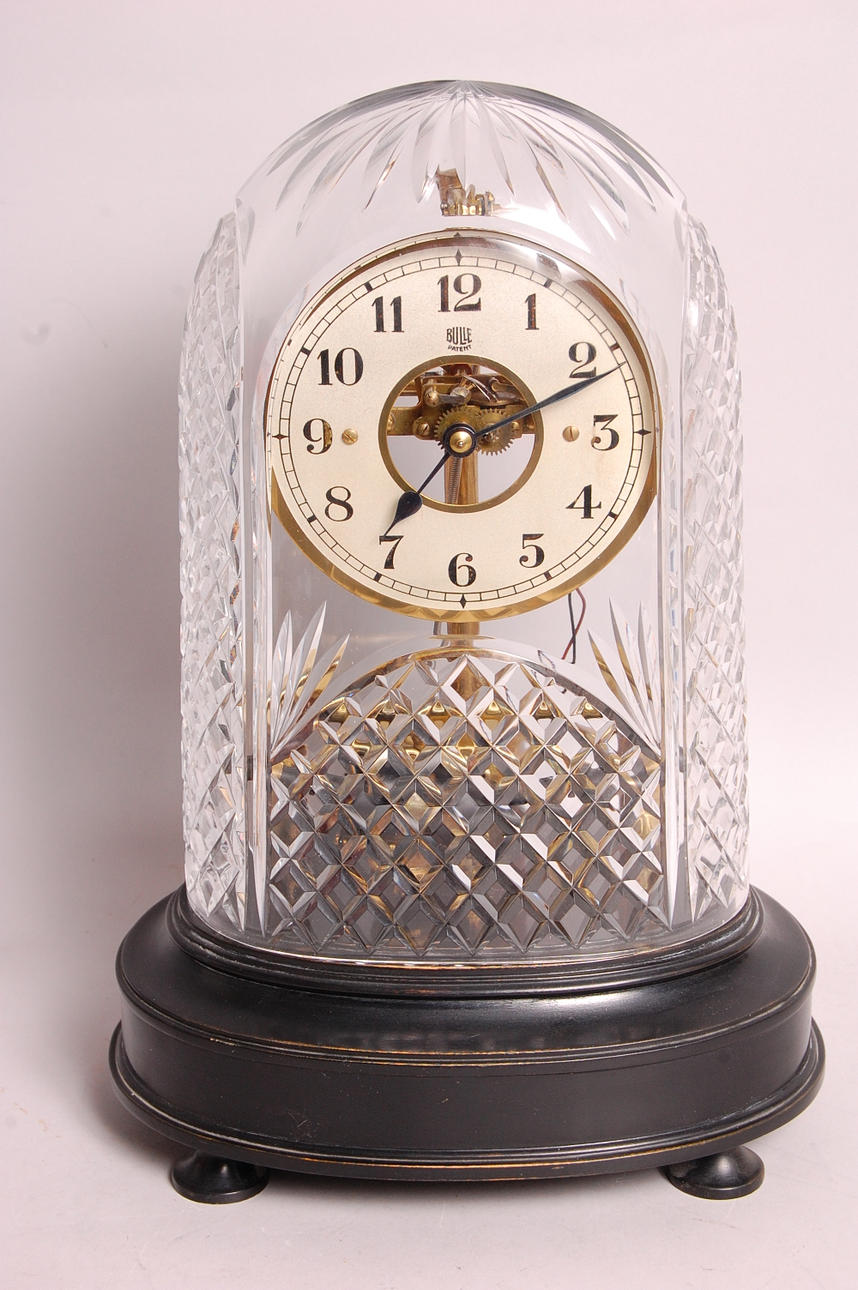 BORDSUR, med slipad glaskupa, märkt Bulle patent, 1900-talets första hälft.