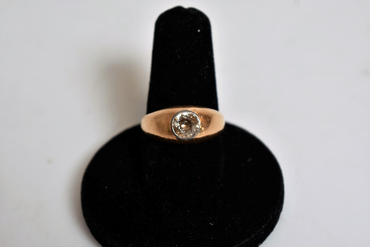 RING 18k guld, gul sten, vægt 8,22 g.