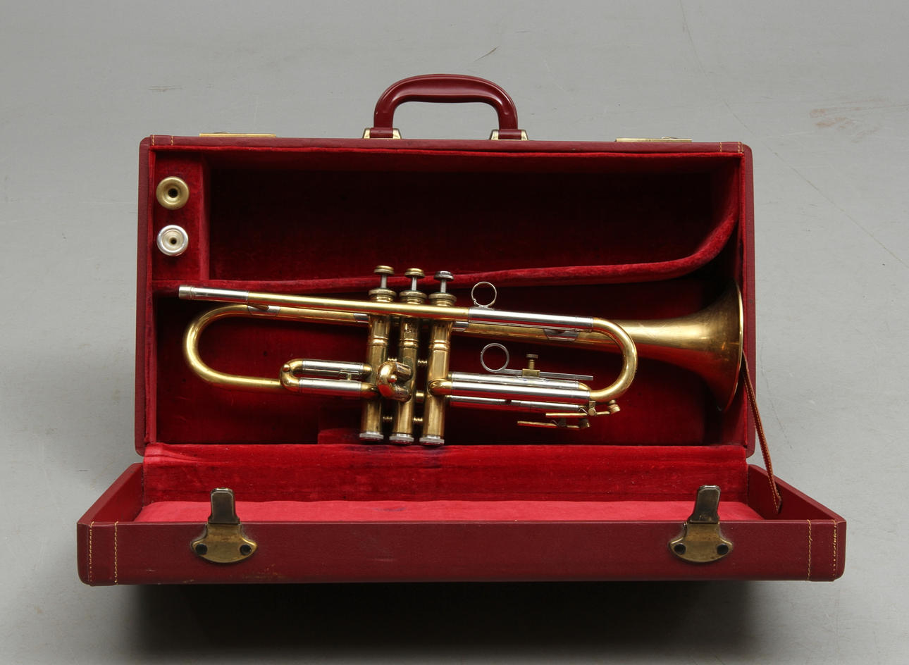 TRUMPET, Esquire 600, med väska, 1900-tal.