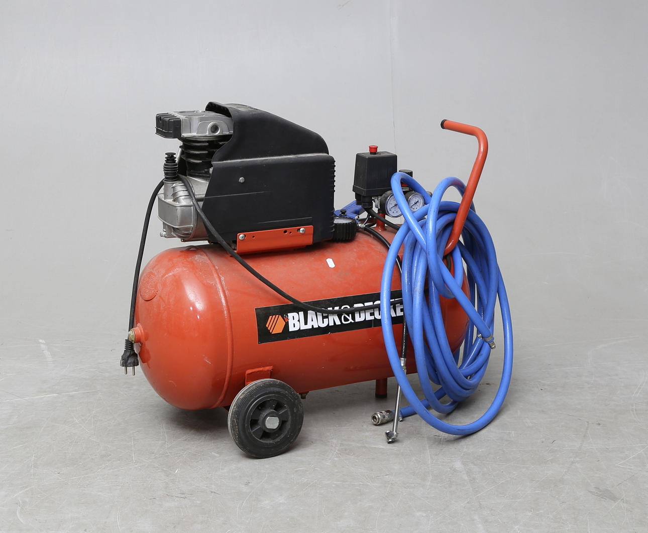 KOMPRESSORI, Black & Decker.